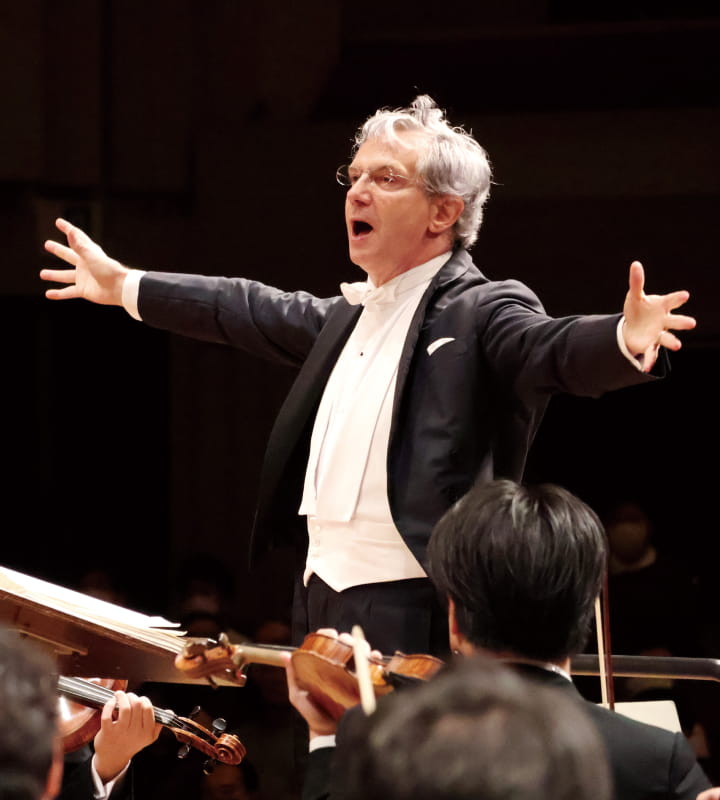 第2000回定期公演の際の指揮者の画像